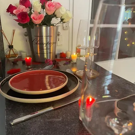 Room Romantique & Jacuzzi Liebeshotel Saint-Laurent-du-Var